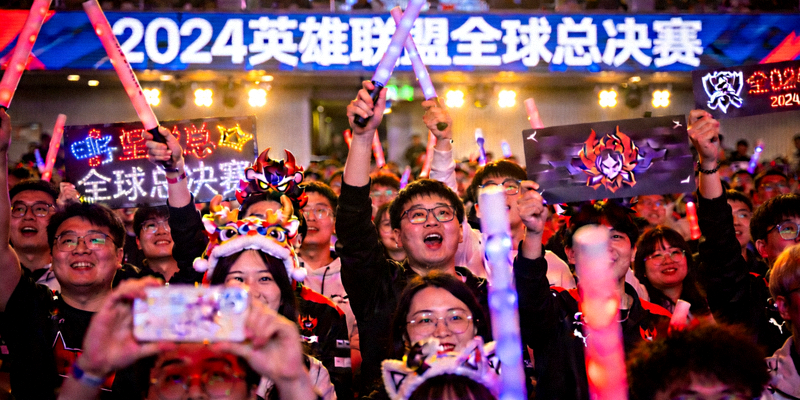 电竞新闻图片 - 英雄联盟全球总决赛现场观众欢呼的热烈场景